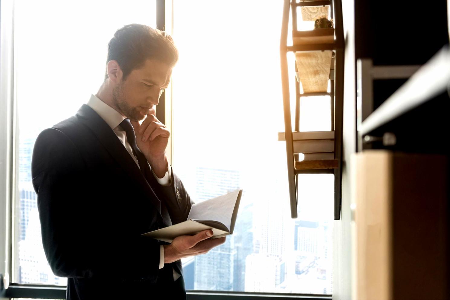 Ambiente de trabajo colaborativo donde desarrollamos estrategias financieras personalizadas